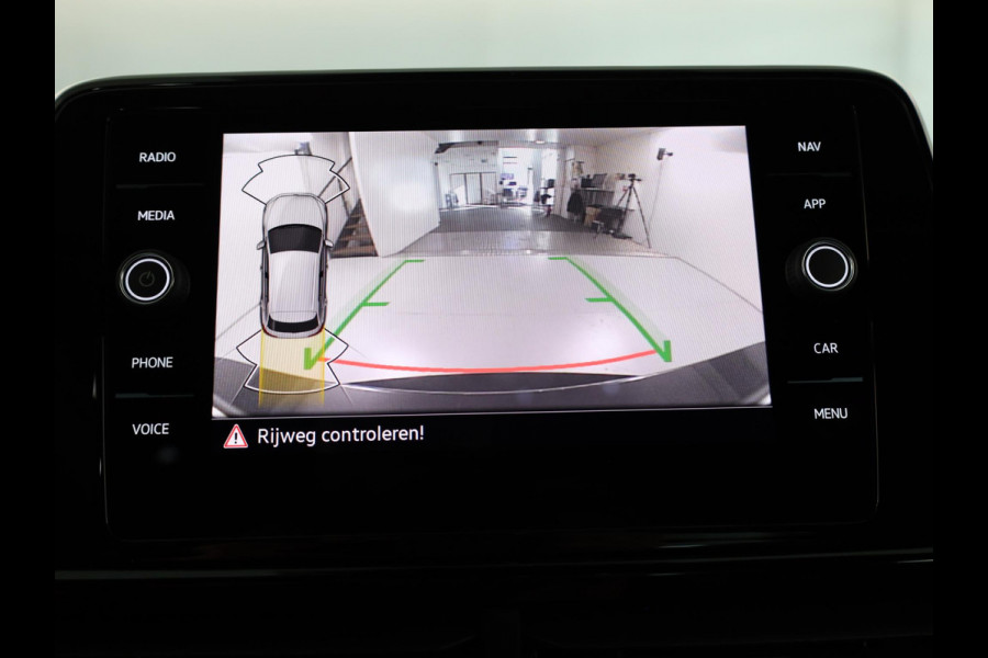 Volkswagen T-Roc 1.5 TSI R-Line 150 pk Automaat DSG) | Verlengde garantie | Navigatie via App | Parkeersensoren (Park assist) | Acteruitrijcamera | Black Style pakket | R-Line |