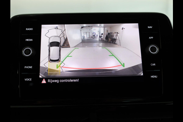 Volkswagen T-Roc 1.5 TSI R-Line 150 pk Automaat DSG) | Verlengde garantie | Navigatie via App | Parkeersensoren (Park assist) | Acteruitrijcamera | Black Style pakket | R-Line |