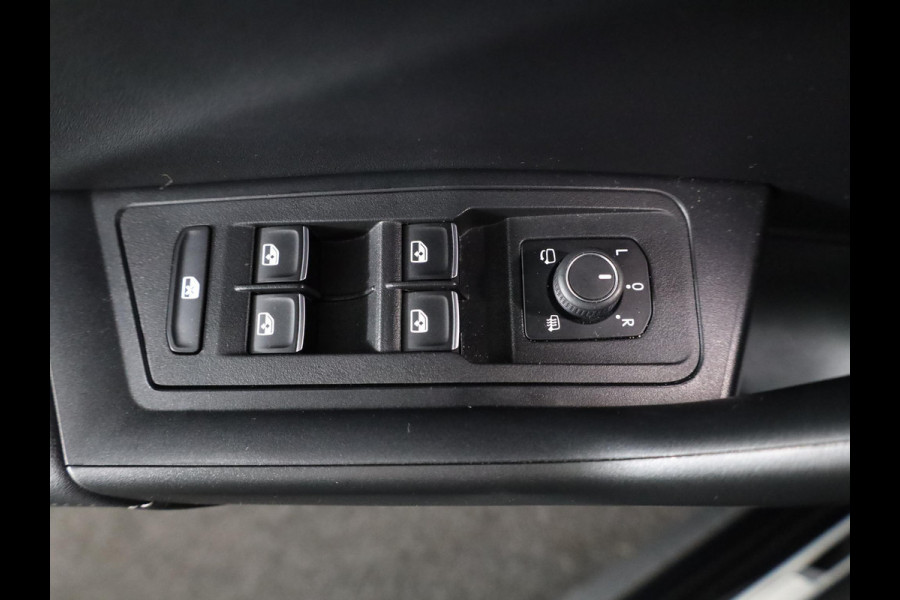 Volkswagen T-Roc 1.5 TSI R-Line 150 pk Automaat DSG) | Verlengde garantie | Navigatie via App | Parkeersensoren (Park assist) | Acteruitrijcamera | Black Style pakket | R-Line |