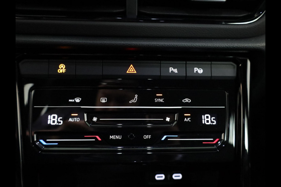 Volkswagen T-Roc 1.5 TSI R-Line 150 pk Automaat DSG) | Verlengde garantie | Navigatie via App | Parkeersensoren (Park assist) | Acteruitrijcamera | Black Style pakket | R-Line |