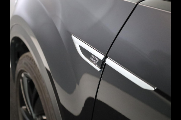 Volkswagen T-Roc 1.5 TSI R-Line 150 pk Automaat DSG) | Verlengde garantie | Navigatie via App | Parkeersensoren (Park assist) | Acteruitrijcamera | Black Style pakket | R-Line |