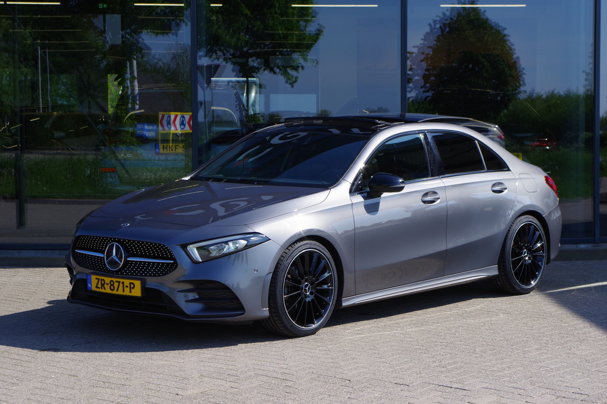 Mercedes-Benz A-Klasse 200 164 PK Automaat AMG-Line Business Solutions, Night-Pakket, Panoramadak, LED, Camera, Leder-Alcantara Mercedes-Benz A-Klasse 200 164 PK Automaat AMG-Line Business Solutions, Night-Pakket, Panoramadak, LED, Camera, Leder-Alcantara