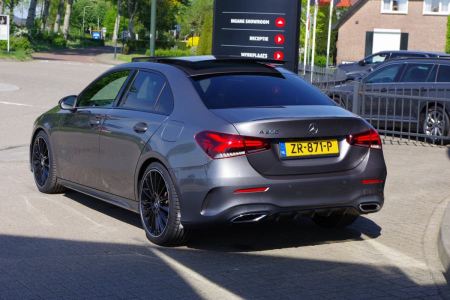 Mercedes-Benz A-Klasse 200 164 PK Automaat AMG-Line Business Solutions, Night-Pakket, Panoramadak, LED, Camera, Leder-Alcantara
