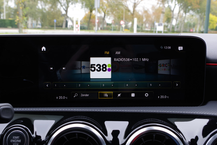 Mercedes-Benz A-Klasse 200 164 PK Automaat AMG-Line Business Solutions, Night-Pakket, Panoramadak, LED, Camera, Leder-Alcantara