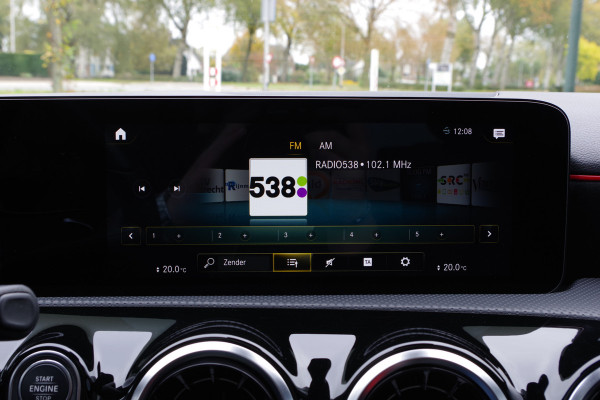 Mercedes-Benz A-Klasse 200 164 PK Automaat AMG-Line Business Solutions, Night-Pakket, Panoramadak, LED, Camera, Leder-Alcantara