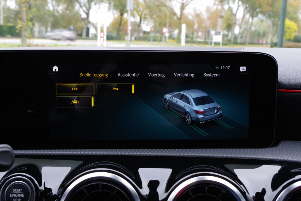 Mercedes-Benz A-Klasse 200 164 PK Automaat AMG-Line Business Solutions, Night-Pakket, Panoramadak, LED, Camera, Leder-Alcantara