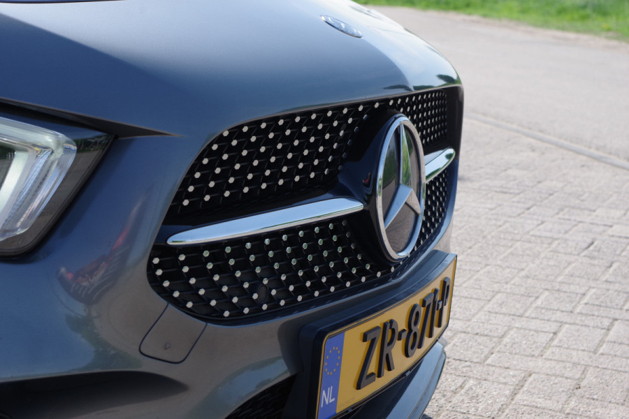 Mercedes-Benz A-Klasse 200 164 PK Automaat AMG-Line Business Solutions, Night-Pakket, Panoramadak, LED, Camera, Leder-Alcantara