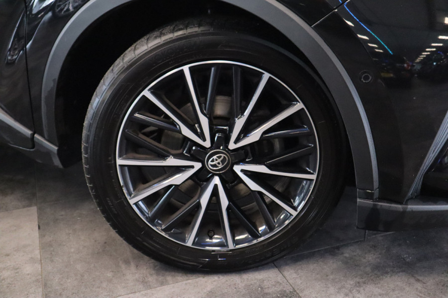 Toyota C-HR 2.0 Hybrid Executive Navigatie Cruise control 18LMV trekhaak DAB+