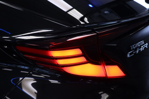 Toyota C-HR 2.0 Hybrid Executive Navigatie Cruise control 18LMV trekhaak DAB+