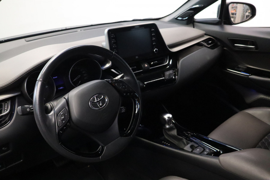 Toyota C-HR 2.0 Hybrid Executive Navigatie Cruise control 18LMV trekhaak DAB+