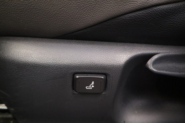 Toyota C-HR 2.0 Hybrid Executive Navigatie Cruise control 18LMV trekhaak DAB+