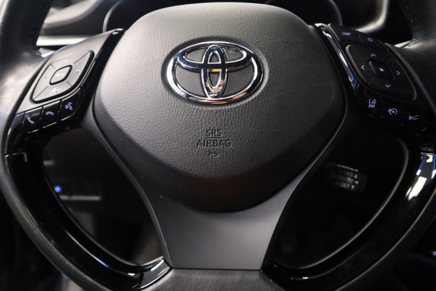 Toyota C-HR 2.0 Hybrid Executive Navigatie Cruise control 18LMV trekhaak DAB+