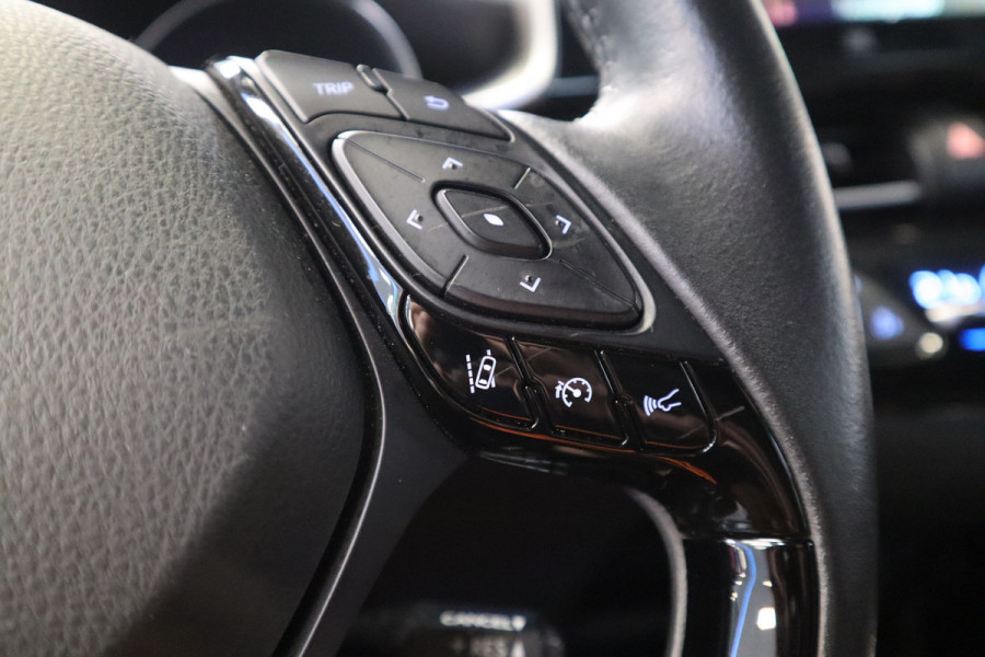 Toyota C-HR 2.0 Hybrid Executive Navigatie Cruise control 18LMV trekhaak DAB+