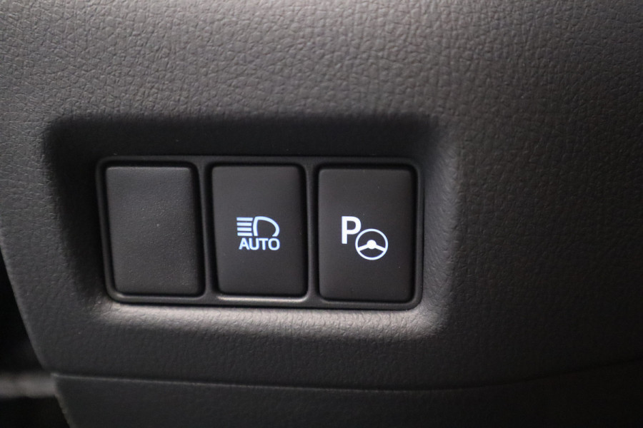 Toyota C-HR 2.0 Hybrid Executive Navigatie Cruise control 18LMV trekhaak DAB+