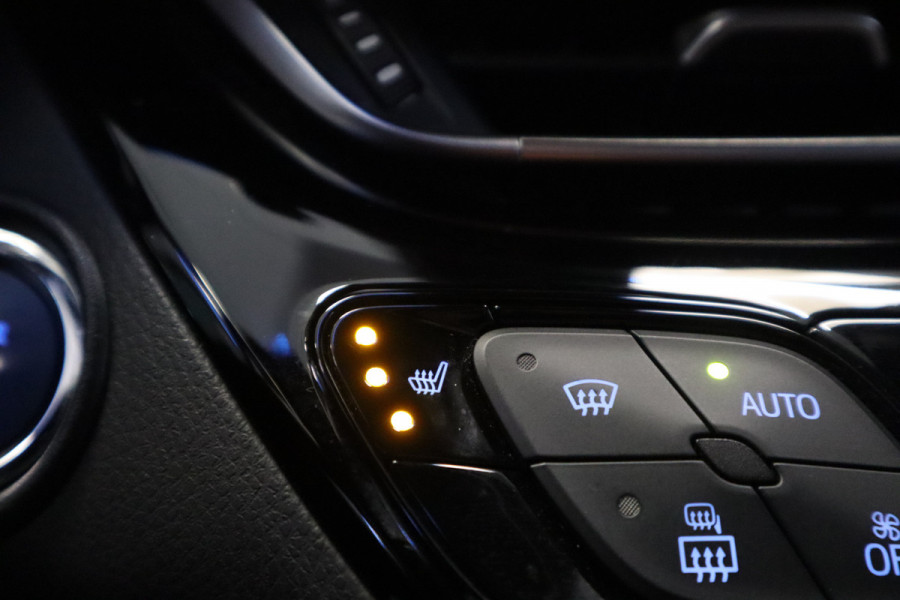 Toyota C-HR 2.0 Hybrid Executive Navigatie Cruise control 18LMV trekhaak DAB+