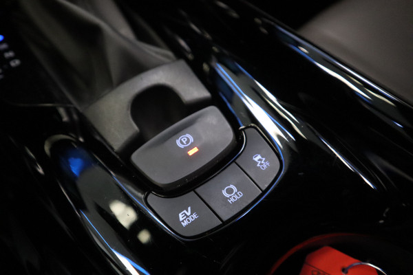 Toyota C-HR 2.0 Hybrid Executive Navigatie Cruise control 18LMV trekhaak DAB+