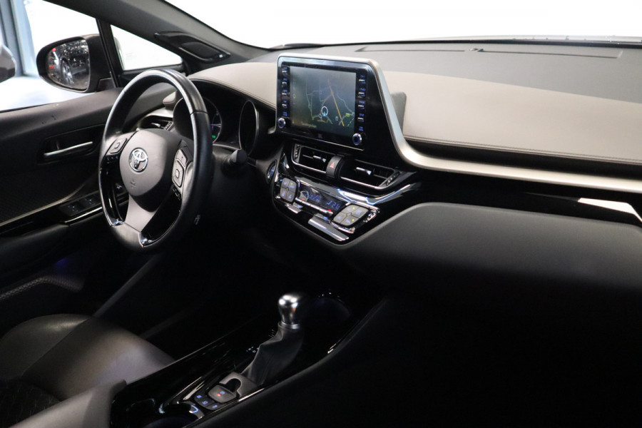 Toyota C-HR 2.0 Hybrid Executive Navigatie Cruise control 18LMV trekhaak DAB+