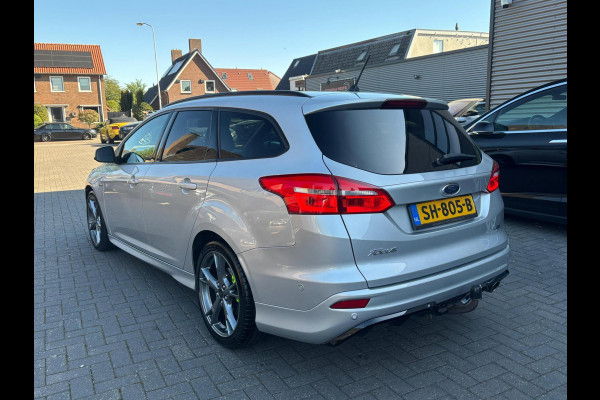 Ford FOCUS Wagon 1.5 ST-Line | Achteruitrijcamera | Trekhaak | SPORT | Climatronic airco | Sportvelgen | Navigatie / Multimedia |