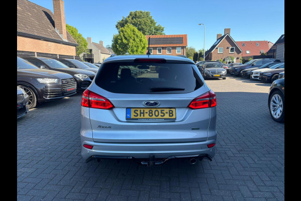 Ford FOCUS Wagon 1.5 ST-Line | Achteruitrijcamera | Trekhaak | SPORT | Climatronic airco | Sportvelgen | Navigatie / Multimedia |