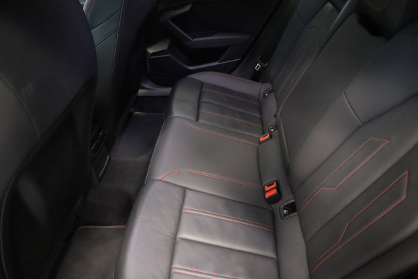 Audi A3 Sportback 35 TFSI S edition 150PK Navigatie 17LMV  volleder interieur Cruise Control parking ass.