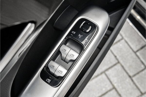 Mercedes-Benz C-Klasse 180 AMG Line Pano Night Leder 19"