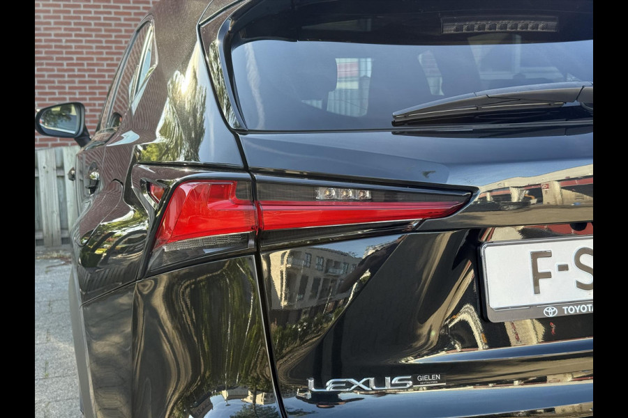Lexus NX 300h AWD F Sport Line | Trekhaak, Panoramadak, Facelift, Leer, Stoelverwarming, Head up display, Dodehoekherkenning, 1500KG Trek