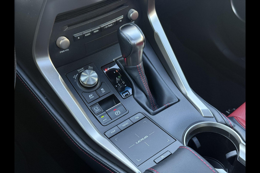 Lexus NX 300h AWD F Sport Line | Trekhaak, Panoramadak, Facelift, Leer, Stoelverwarming, Head up display, Dodehoekherkenning, 1500KG Trek