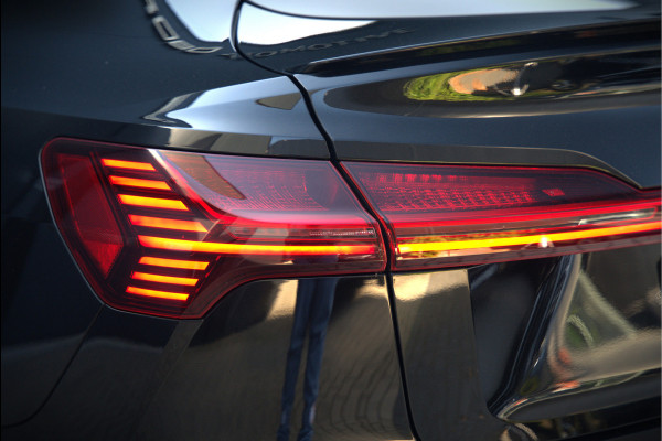 Audi e-tron Sportback 50 quattro S edition 71 kWh | Bang & Olufsen | Panoramadak | S-Line | Keyless | Memory Seats | Stoelverwarming | Ambiance Verlichting | Camera | Adaptive Cruise Control | Leer | Matrix LED | Luchtvering | B&O