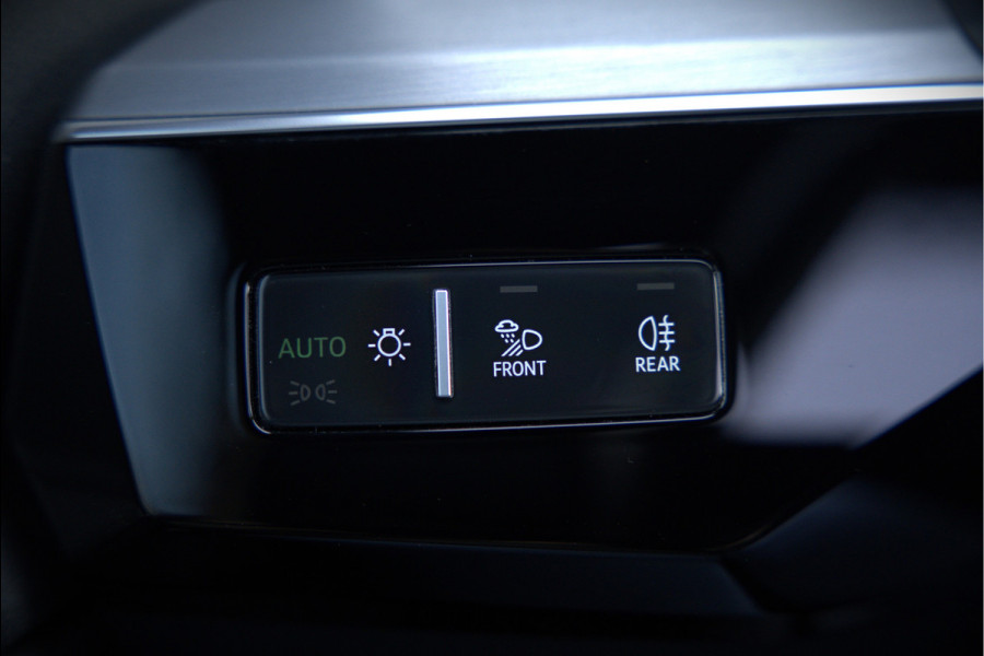 Audi e-tron Sportback 50 quattro S edition 71 kWh | Bang & Olufsen | Panoramadak | S-Line | Keyless | Memory Seats | Stoelverwarming | Ambiance Verlichting | Camera | Adaptive Cruise Control | Leer | Matrix LED | Luchtvering | B&O