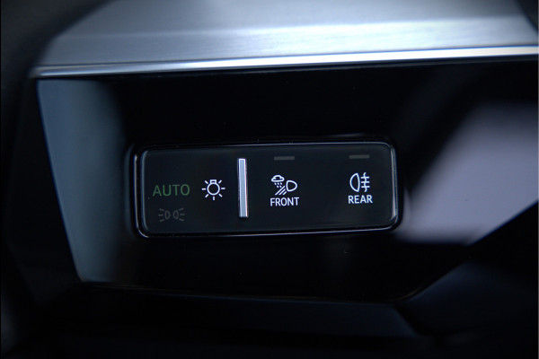 Audi e-tron Sportback 50 quattro S edition 71 kWh | Bang & Olufsen | Panoramadak | S-Line | Keyless | Memory Seats | Stoelverwarming | Ambiance Verlichting | Camera | Adaptive Cruise Control | Leer | Matrix LED | Luchtvering | B&O