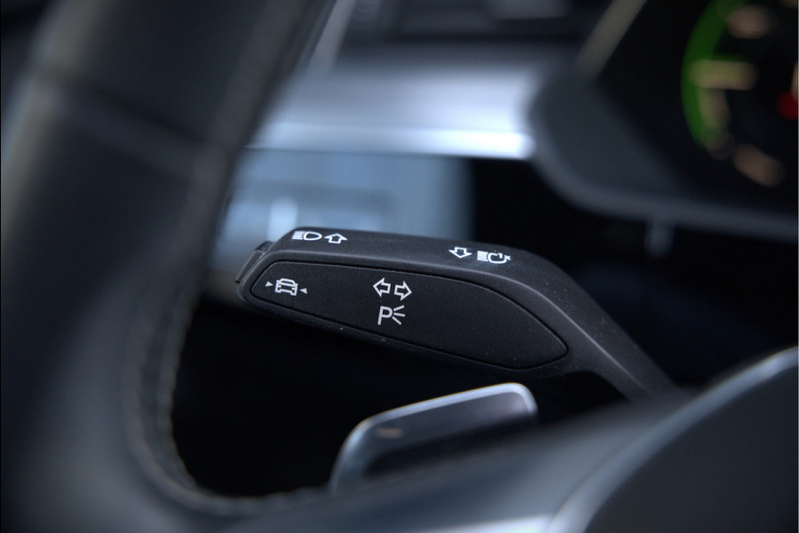 Audi e-tron Sportback 50 quattro S edition 71 kWh | Bang & Olufsen | Panoramadak | S-Line | Keyless | Memory Seats | Stoelverwarming | Ambiance Verlichting | Camera | Adaptive Cruise Control | Leer | Matrix LED | Luchtvering | B&O