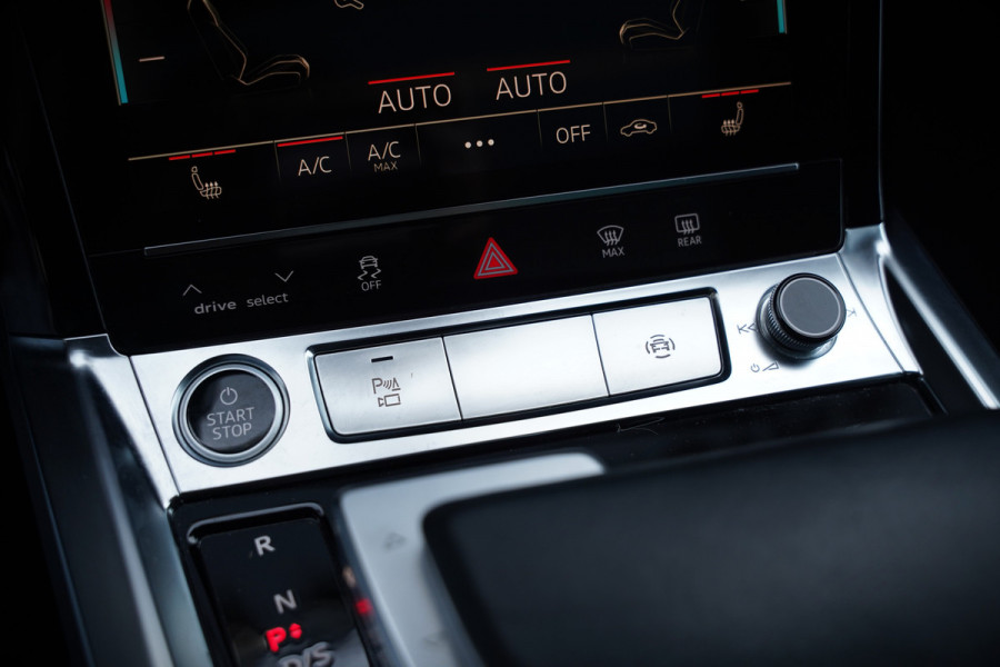 Audi e-tron Sportback 50 quattro S edition 71 kWh | Bang & Olufsen | Panoramadak | S-Line | Keyless | Memory Seats | Stoelverwarming | Ambiance Verlichting | Camera | Adaptive Cruise Control | Leer | Matrix LED | Luchtvering | B&O