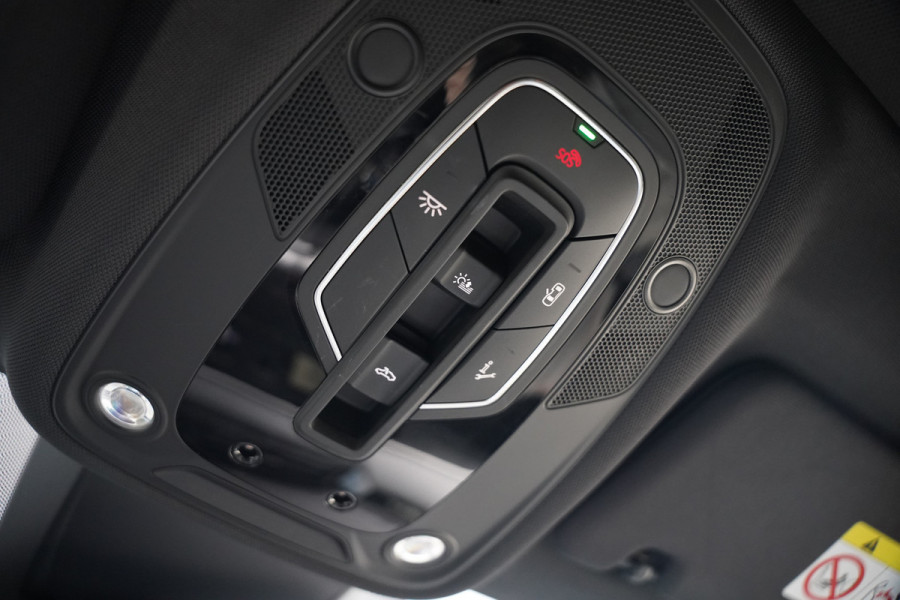 Audi e-tron Sportback 50 quattro S edition 71 kWh | Bang & Olufsen | Panoramadak | S-Line | Keyless | Memory Seats | Stoelverwarming | Ambiance Verlichting | Camera | Adaptive Cruise Control | Leer | Matrix LED | Luchtvering | B&O