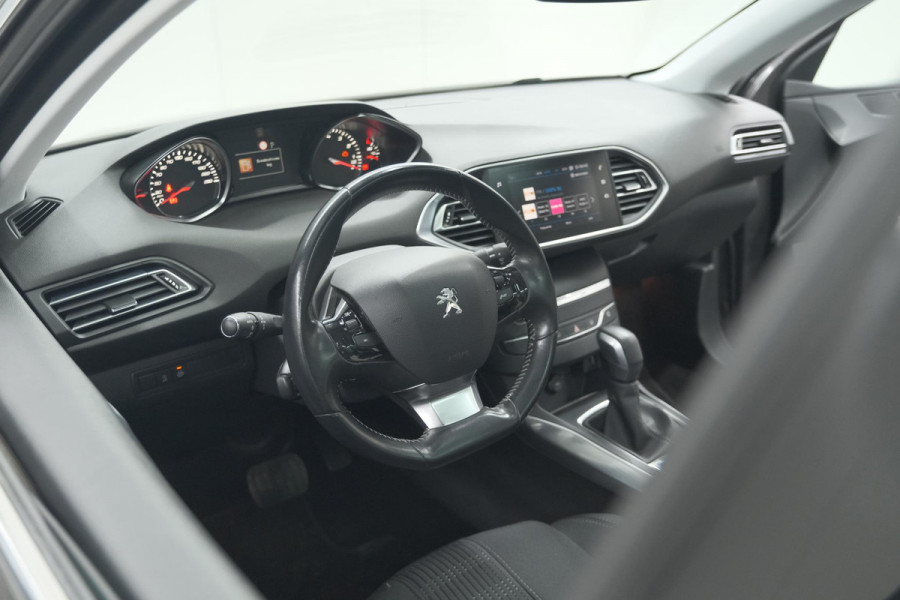 Peugeot 308 PureTech 130 EAT6 Allure | Trekhaak | Camera | Panoramadak | Apple Carplay