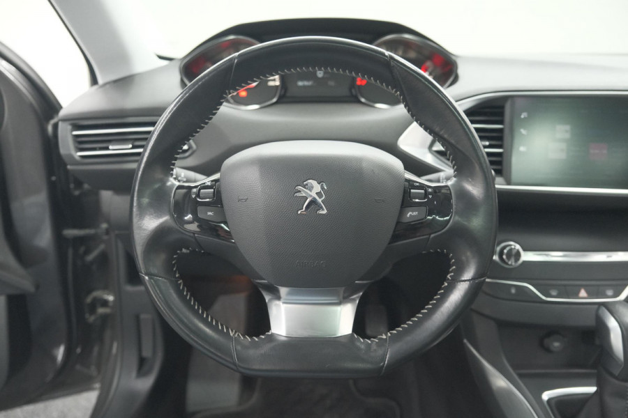 Peugeot 308 PureTech 130 EAT6 Allure | Trekhaak | Camera | Panoramadak | Apple Carplay