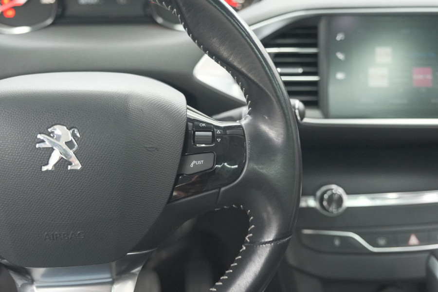 Peugeot 308 PureTech 130 EAT6 Allure | Trekhaak | Camera | Panoramadak | Apple Carplay