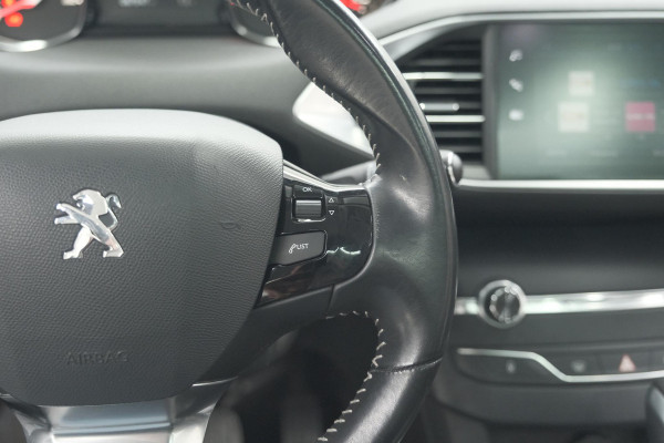 Peugeot 308 PureTech 130 EAT6 Allure | Trekhaak | Camera | Panoramadak | Apple Carplay