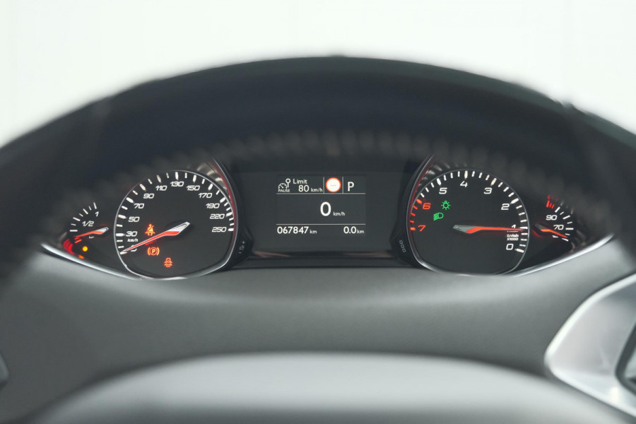 Peugeot 308 PureTech 130 EAT6 Allure | Trekhaak | Camera | Panoramadak | Apple Carplay