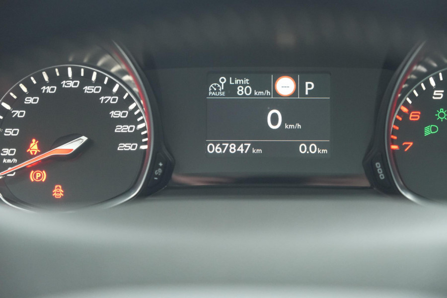 Peugeot 308 PureTech 130 EAT6 Allure | Trekhaak | Camera | Panoramadak | Apple Carplay