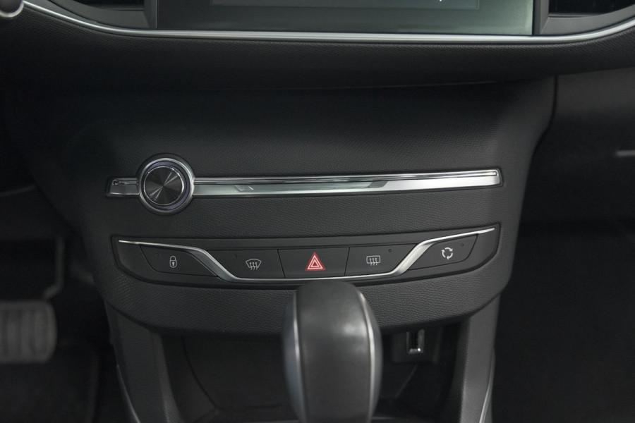 Peugeot 308 PureTech 130 EAT6 Allure | Trekhaak | Camera | Panoramadak | Apple Carplay