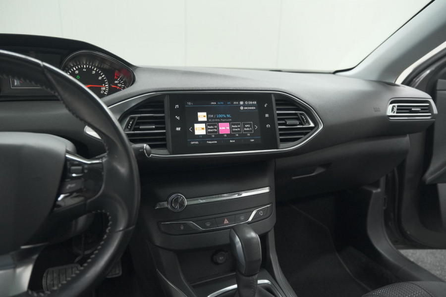 Peugeot 308 PureTech 130 EAT6 Allure | Trekhaak | Camera | Panoramadak | Apple Carplay