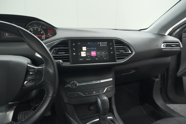 Peugeot 308 PureTech 130 EAT6 Allure | Trekhaak | Camera | Panoramadak | Apple Carplay