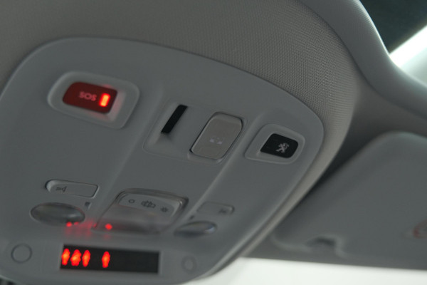 Peugeot 308 PureTech 130 EAT6 Allure | Trekhaak | Camera | Panoramadak | Apple Carplay
