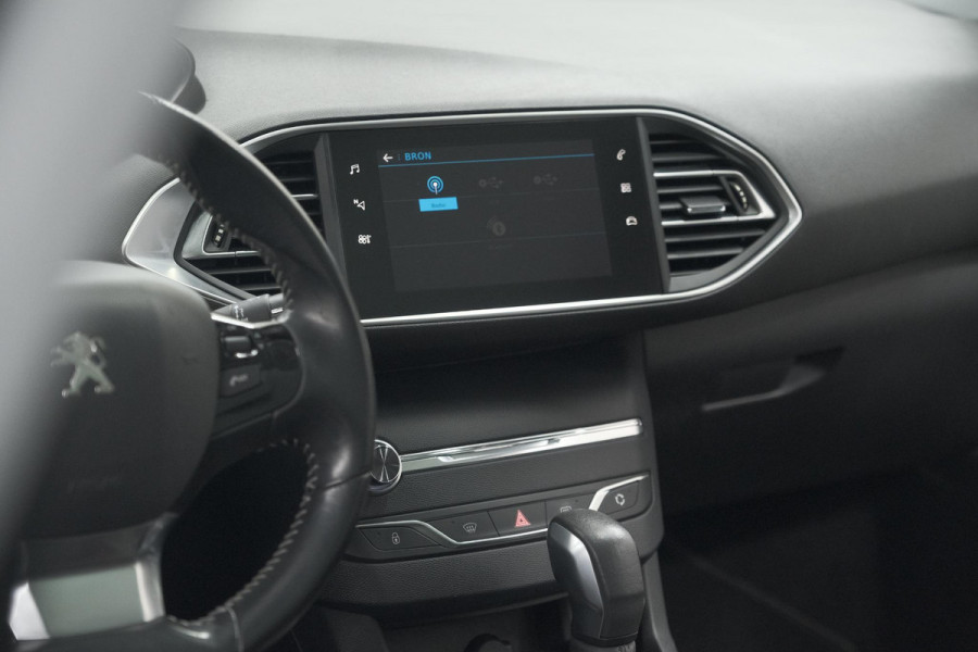 Peugeot 308 PureTech 130 EAT6 Allure | Trekhaak | Camera | Panoramadak | Apple Carplay