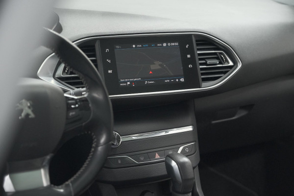 Peugeot 308 PureTech 130 EAT6 Allure | Trekhaak | Camera | Panoramadak | Apple Carplay