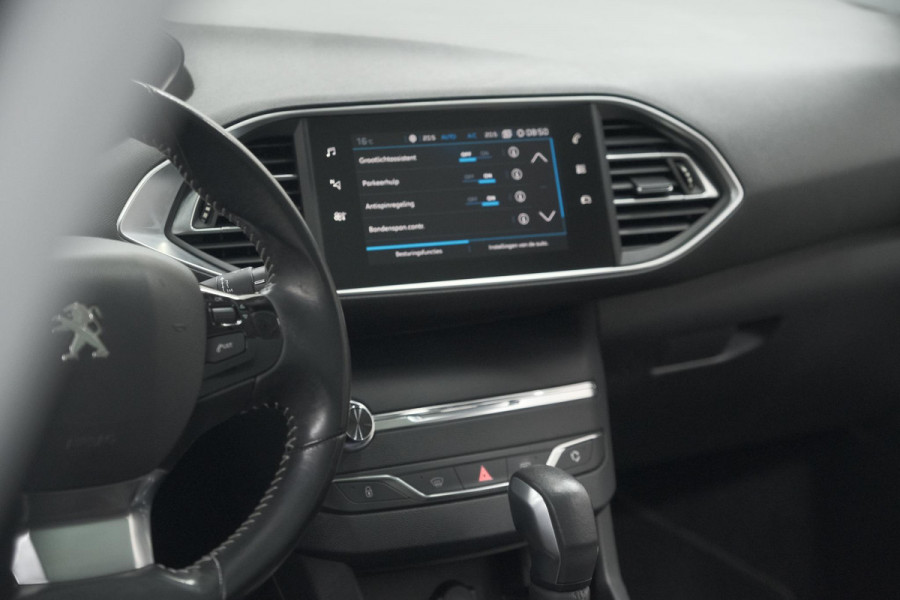 Peugeot 308 PureTech 130 EAT6 Allure | Trekhaak | Camera | Panoramadak | Apple Carplay