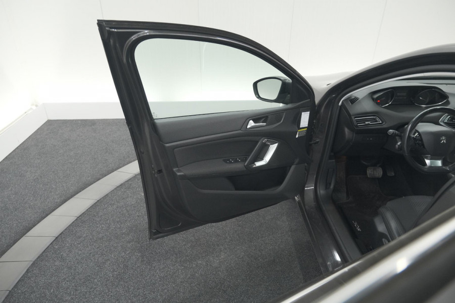 Peugeot 308 PureTech 130 EAT6 Allure | Trekhaak | Camera | Panoramadak | Apple Carplay