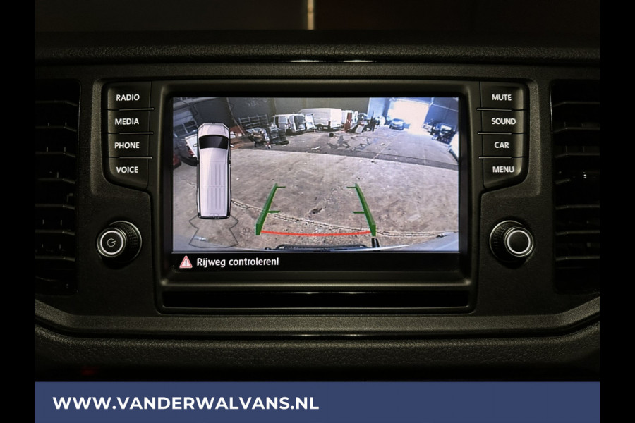 Volkswagen Crafter 2.0 TDI 140 pk L3H3 L2H2 Euro6 Airco | Camera | 3000kg trekvermogen | Apple Carplay Android Auto, CruiseControl, Parkeersensoren, Chauffeursstoel, Bijrijdersbank