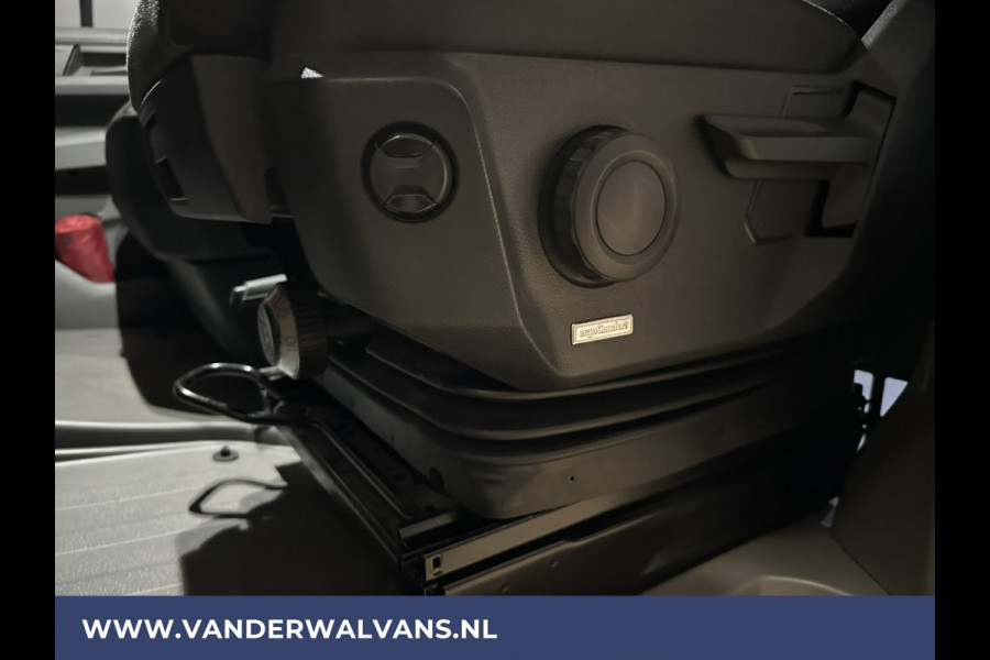 Volkswagen Crafter 2.0 TDI 140 pk L3H3 L2H2 Euro6 Airco | Camera | 3000kg trekvermogen | Apple Carplay Android Auto, CruiseControl, Parkeersensoren, Chauffeursstoel, Bijrijdersbank
