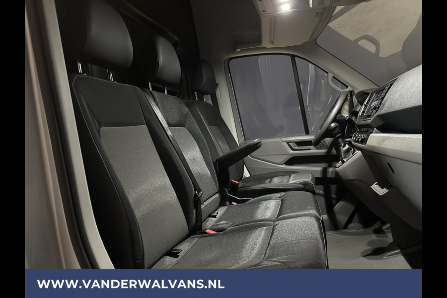 Volkswagen Crafter 2.0 TDI 140 pk L3H3 L2H2 Euro6 Airco | Camera | 3000kg trekvermogen | Apple Carplay Android Auto, CruiseControl, Parkeersensoren, Chauffeursstoel, Bijrijdersbank